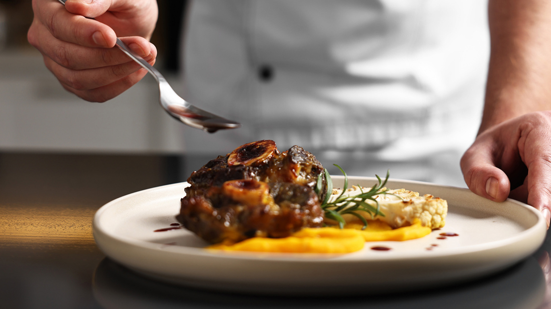 Virtual Culinary Foundations: Essential Skills for Home Cooks