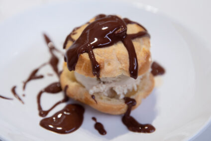 Creme Puffs with Pastry Creme