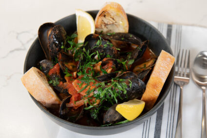 Mussels with Spicy White Wine Tomato Sauce